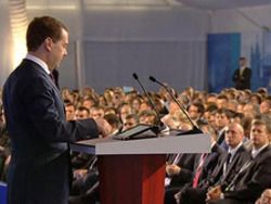 Медведев: власть должна удовлетворить запрос общества на диалог
